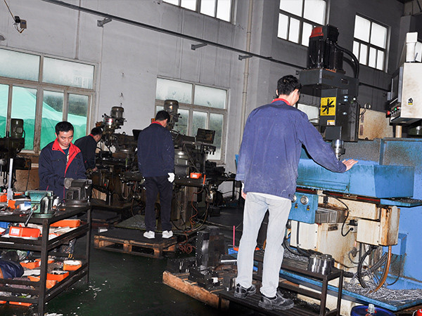 瑞绽塑料模具车间-2